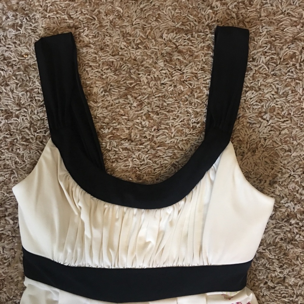 Trixxi Dress - Picture 12 of 16